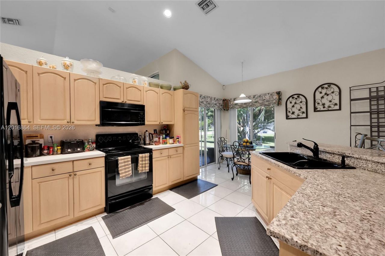 701 SW 93rd Ter, Pembroke Pines, FL 33025 Photo
