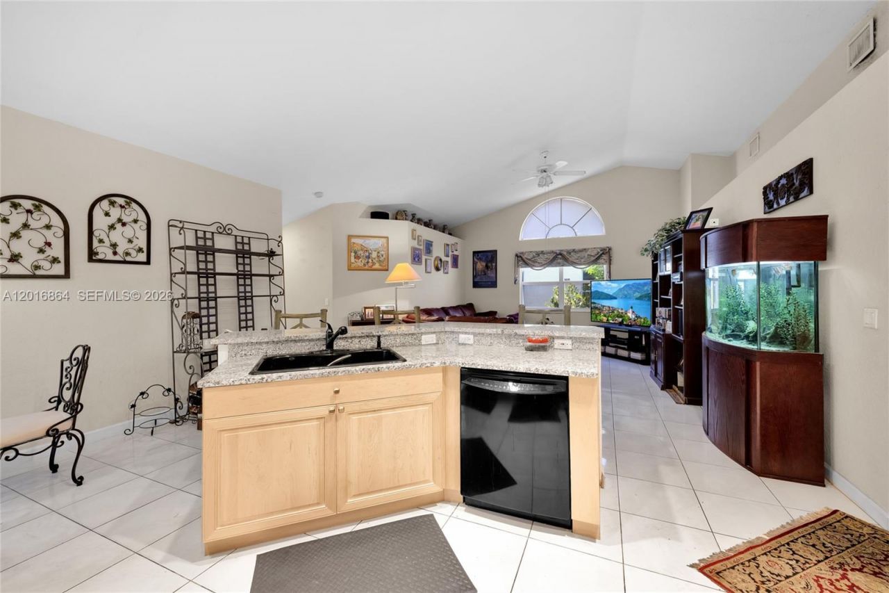 701 SW 93rd Ter, Pembroke Pines, FL 33025 Photo
