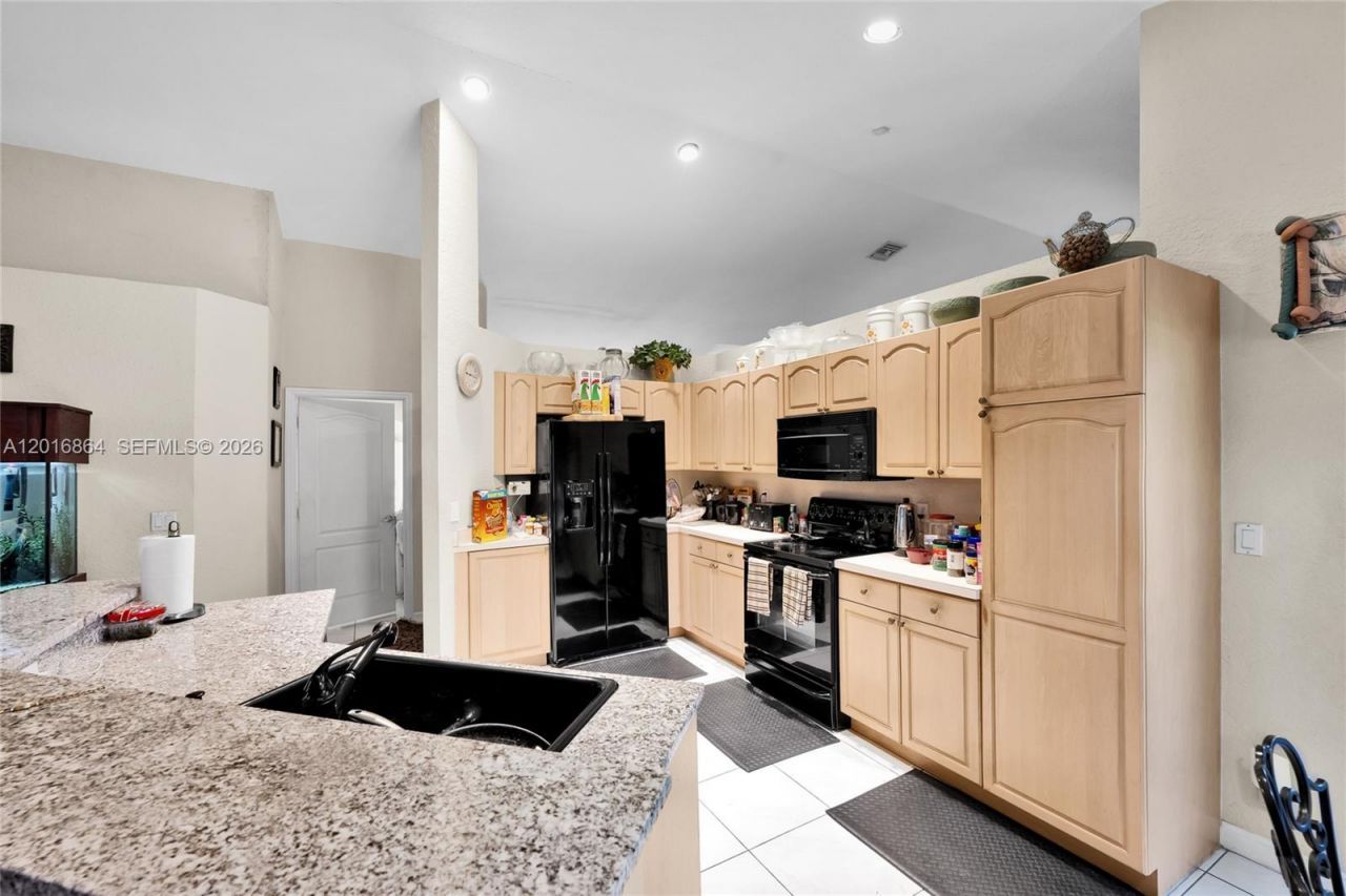 701 SW 93rd Ter, Pembroke Pines, FL 33025 Photo