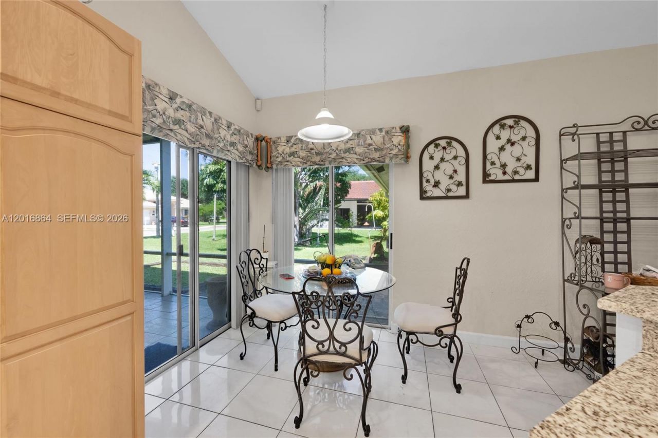 701 SW 93rd Ter, Pembroke Pines, FL 33025 Photo