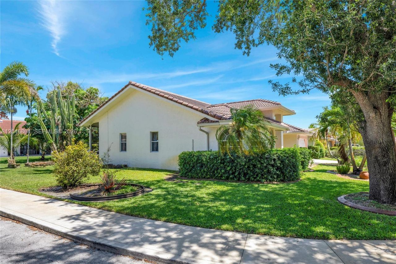 701 SW 93rd Ter, Pembroke Pines, FL 33025 Photo