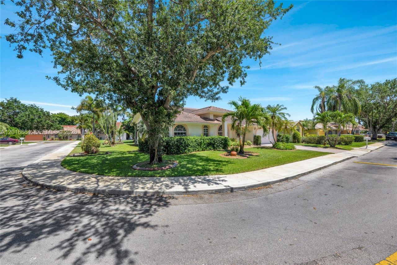 701 SW 93rd Ter, Pembroke Pines, FL 33025 Photo