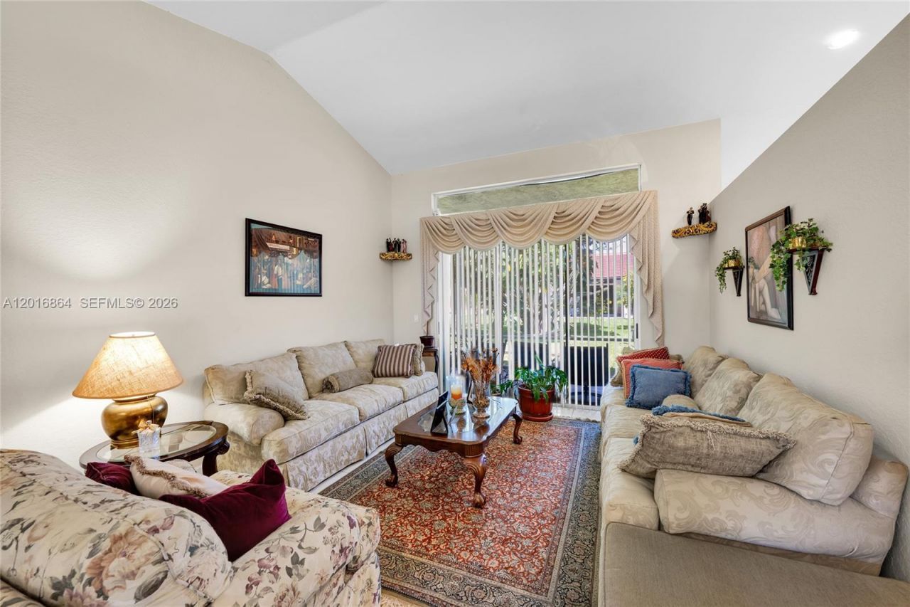 701 SW 93rd Ter, Pembroke Pines, FL 33025 Photo