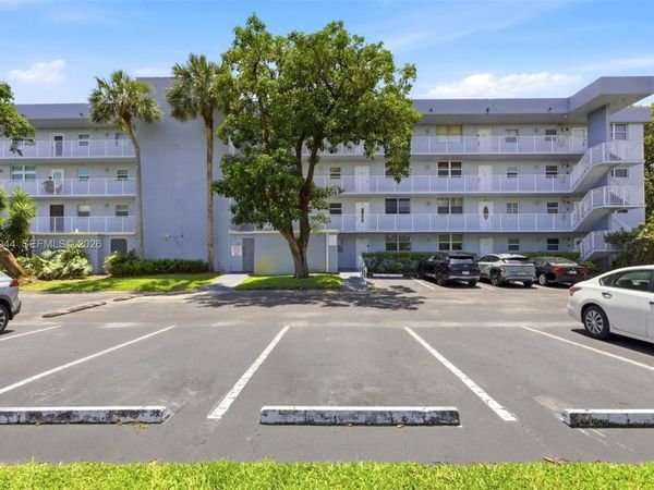 111 Royal Park Dr , Unit 2E, Oakland Park, FL 33309