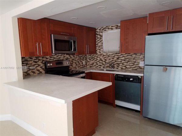 8290 Lake Dr , Unit 316, Doral, FL 33166