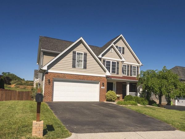 2606 Woods Meadow LN , Salem, VA 24153
