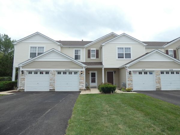 2240 Flagstone Lane , Carpentersville, IL 60110
