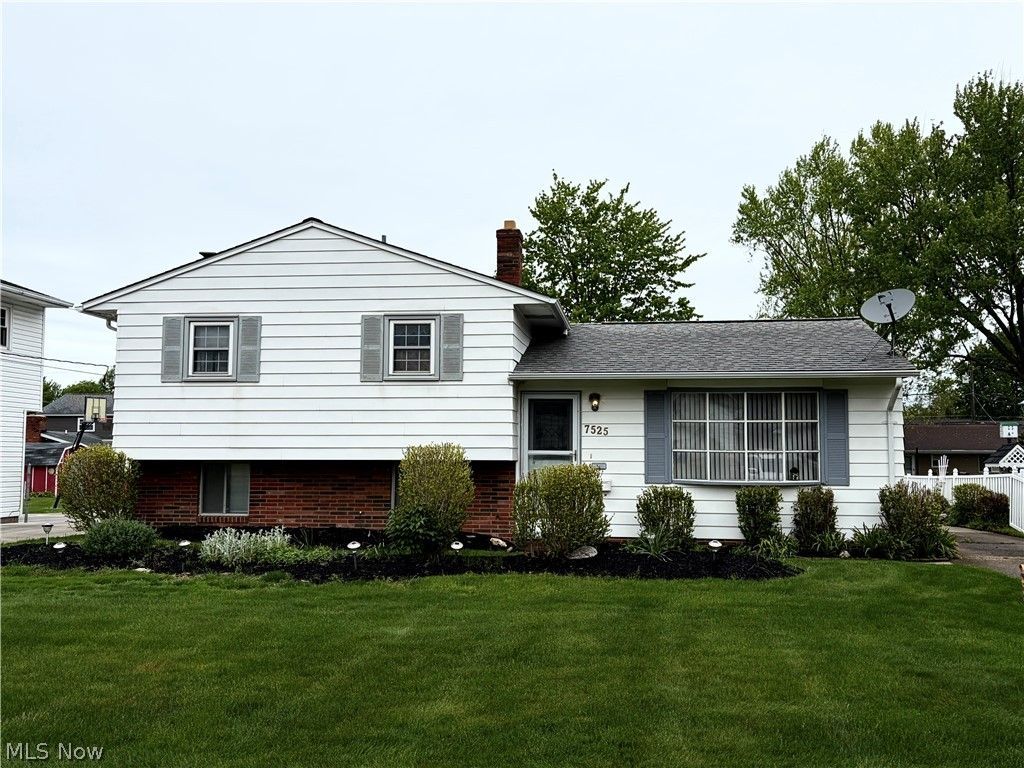 7525 Goldenrod Drive, Mentor on the Lake, OH 44060 Main Photo
