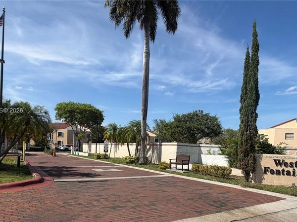 10253 NW 9th St Cir, Unit 502-6, Miami, FL 33172