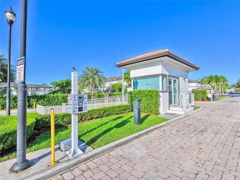 7772 NW 114th Pl, Doral, FL 33178 Photo