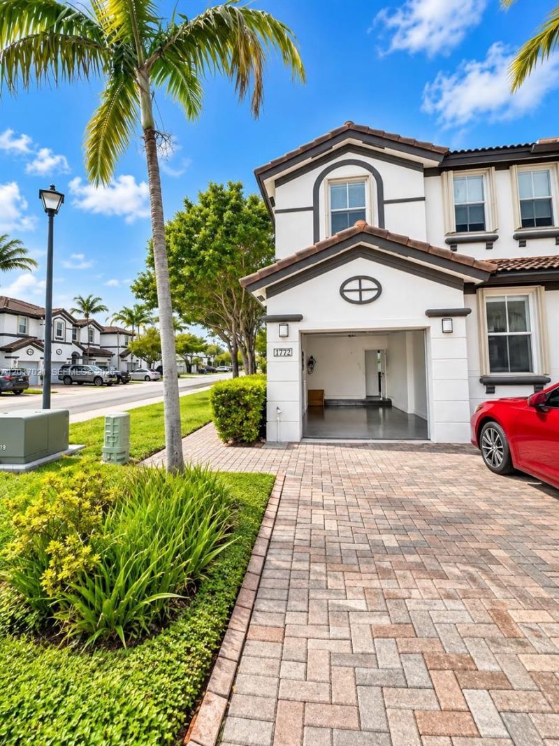 7772 NW 114th Pl, Doral, FL 33178 Photo