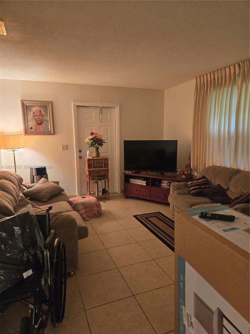 625 NW 9th Ct, Hallandale Beach, FL 33009 Photo