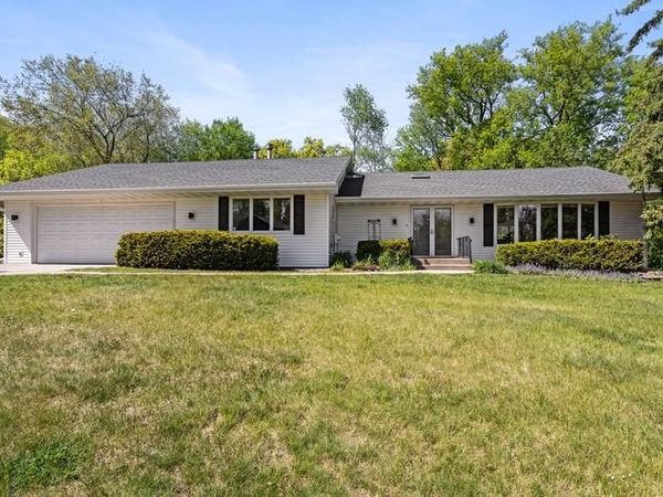 1948 Crown Point Drive, Mendota Heights, MN 55118