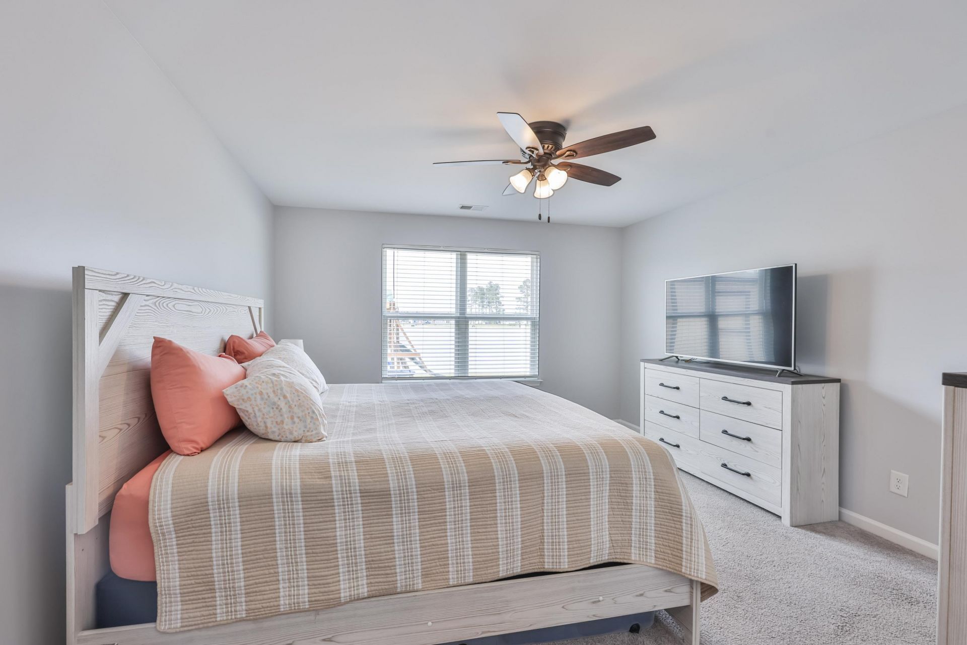 208 Golden Bear Circle  Photo 16