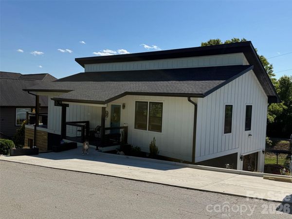 1 Little Oak Road , Leicester, NC 28748