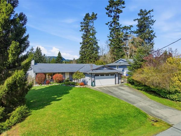6728 Eakin Dr , Sooke, BC V9Z 0V4