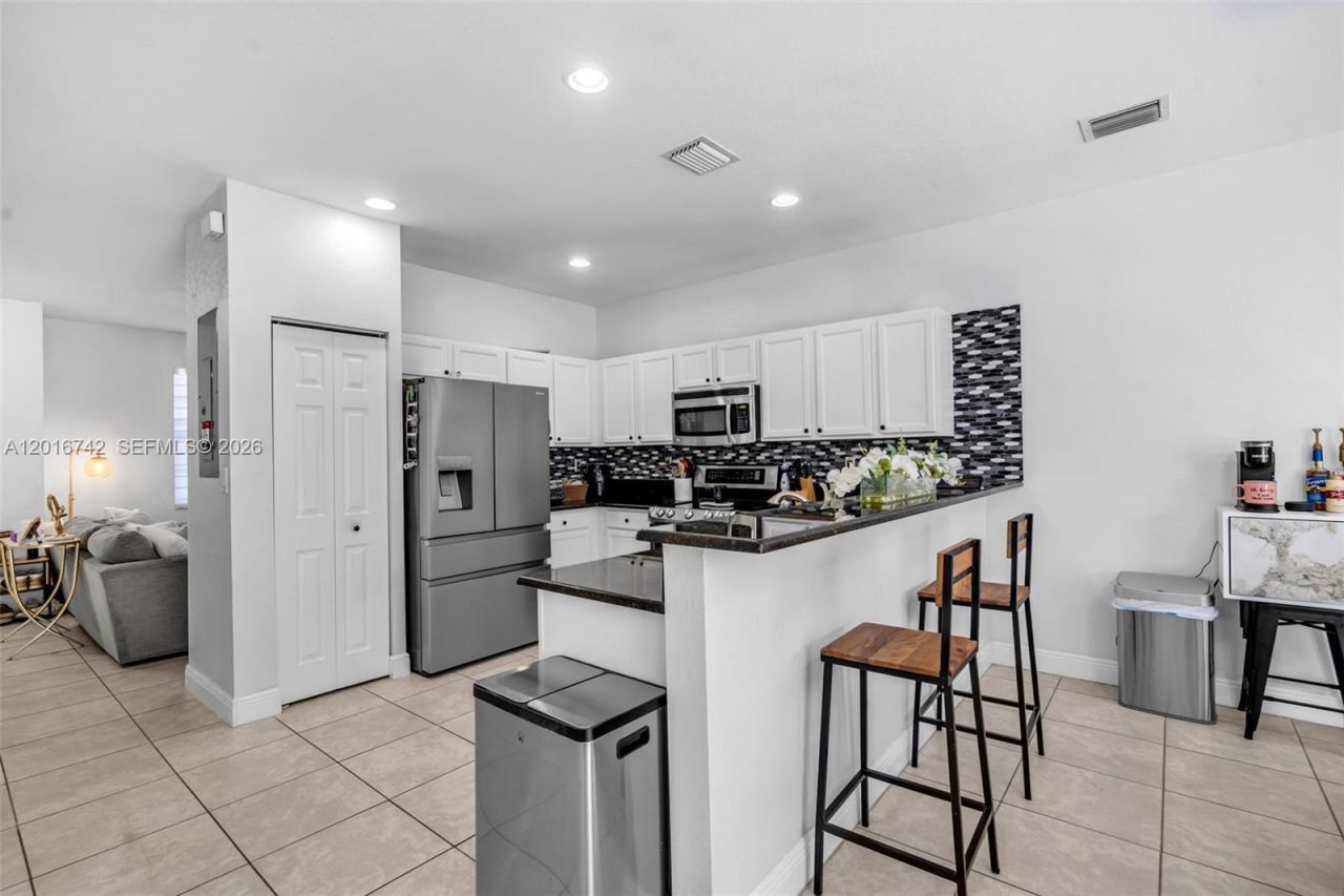 8936 W 35th Ln, Hialeah, FL 33018 Photo