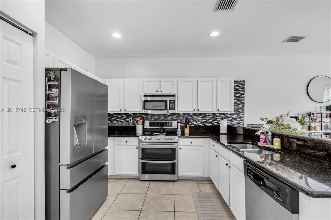 8936 W 35th Ln, Hialeah, FL 33018 Photo