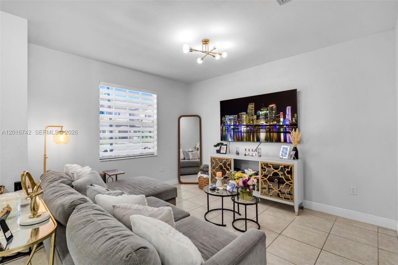 8936 W 35th Ln, Hialeah, FL 33018 Photo