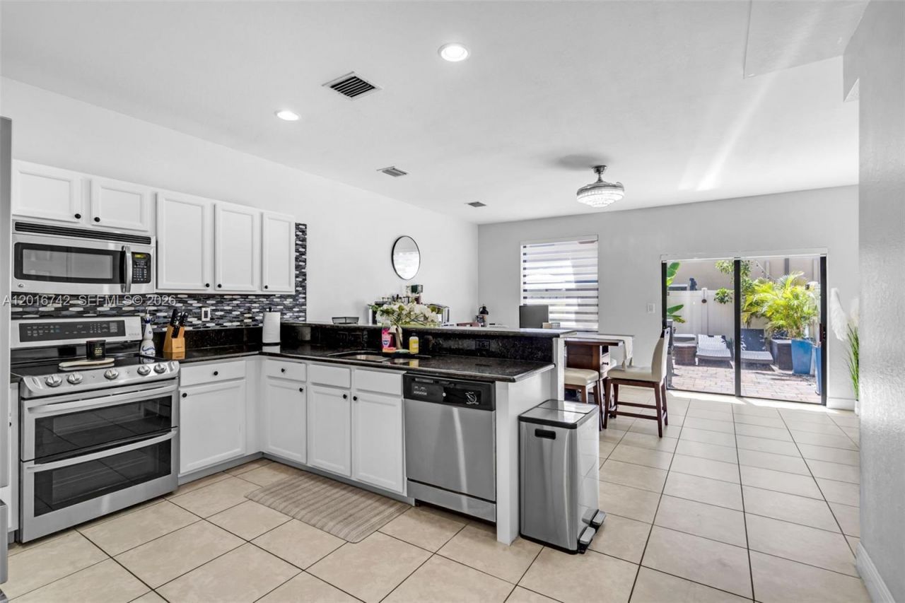 8936 W 35th Ln, Hialeah, FL 33018 Photo