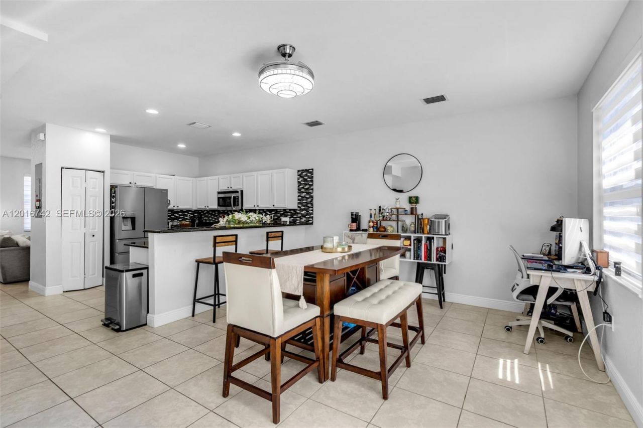 8936 W 35th Ln, Hialeah, FL 33018 Photo