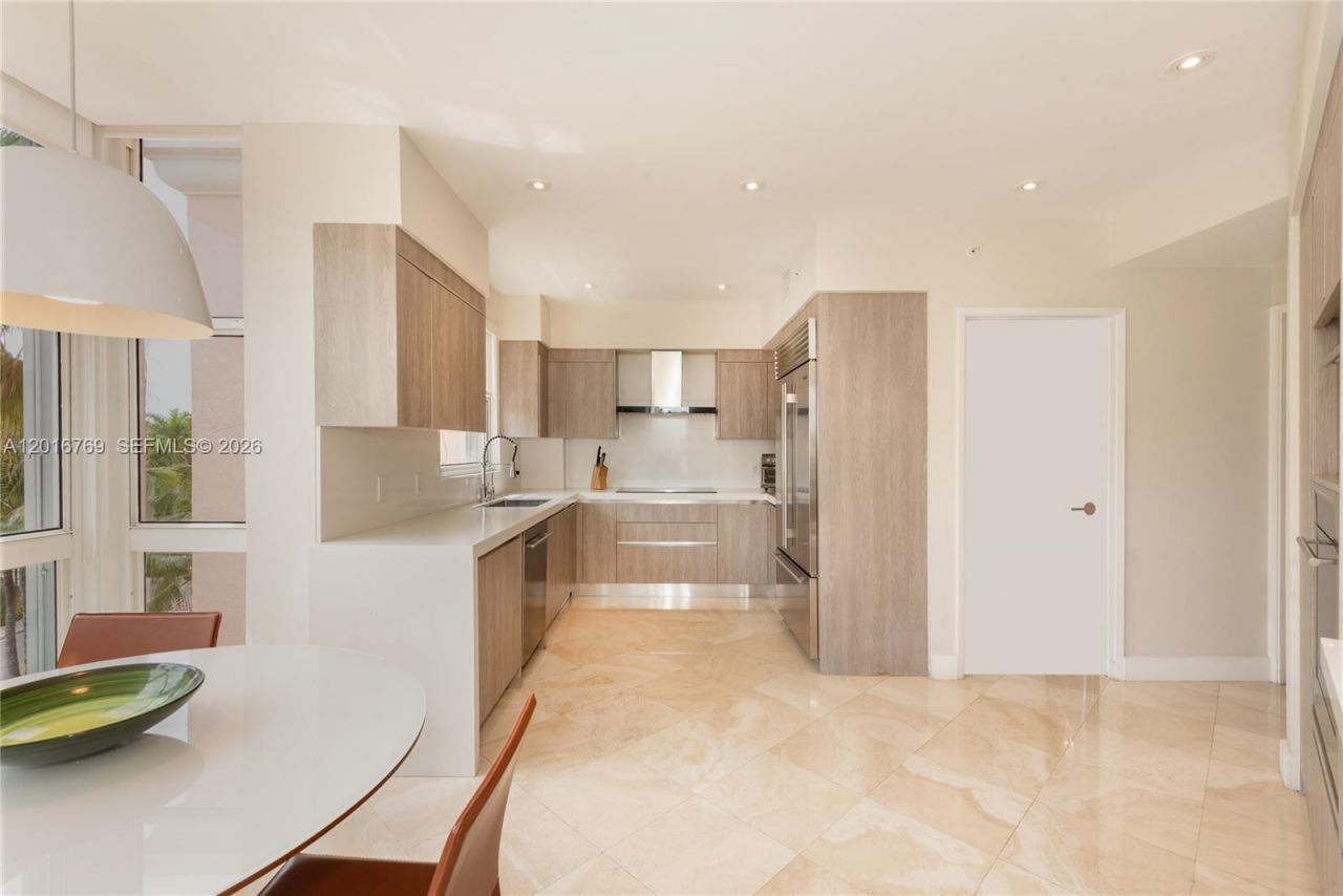 737 Crandon Blvd , Unit 402, Key Biscayne, FL 33149 Photo