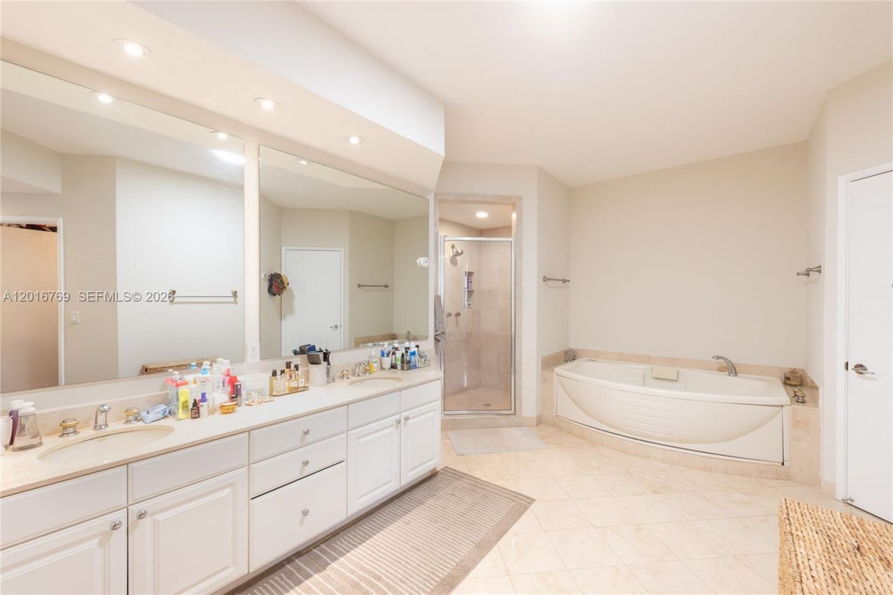 737 Crandon Blvd , Unit 402, Key Biscayne, FL 33149 Photo