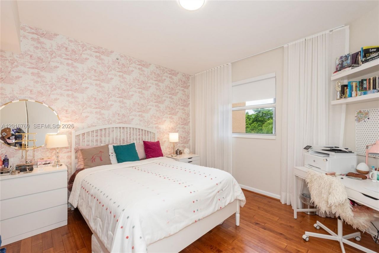 737 Crandon Blvd , Unit 402, Key Biscayne, FL 33149 Photo