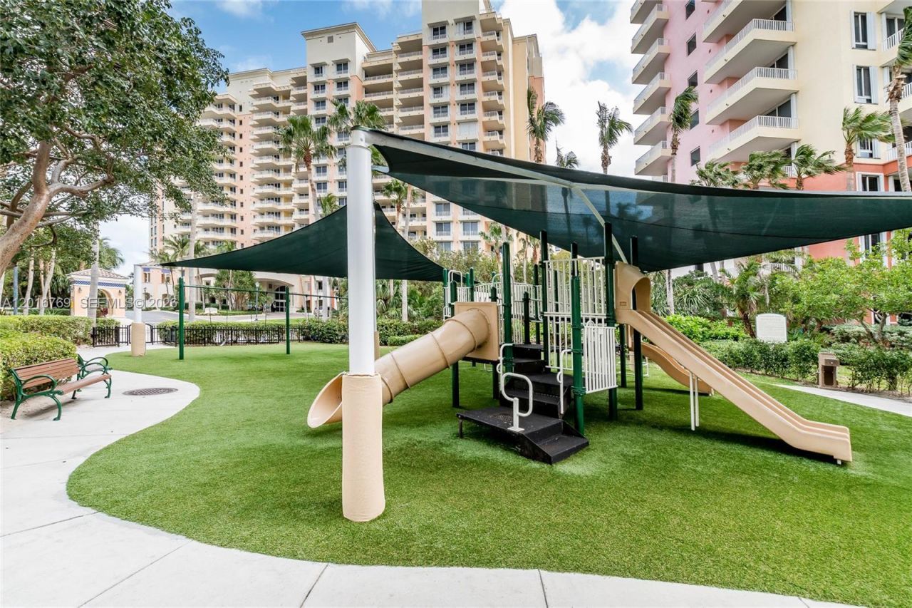 737 Crandon Blvd , Unit 402, Key Biscayne, FL 33149 Photo