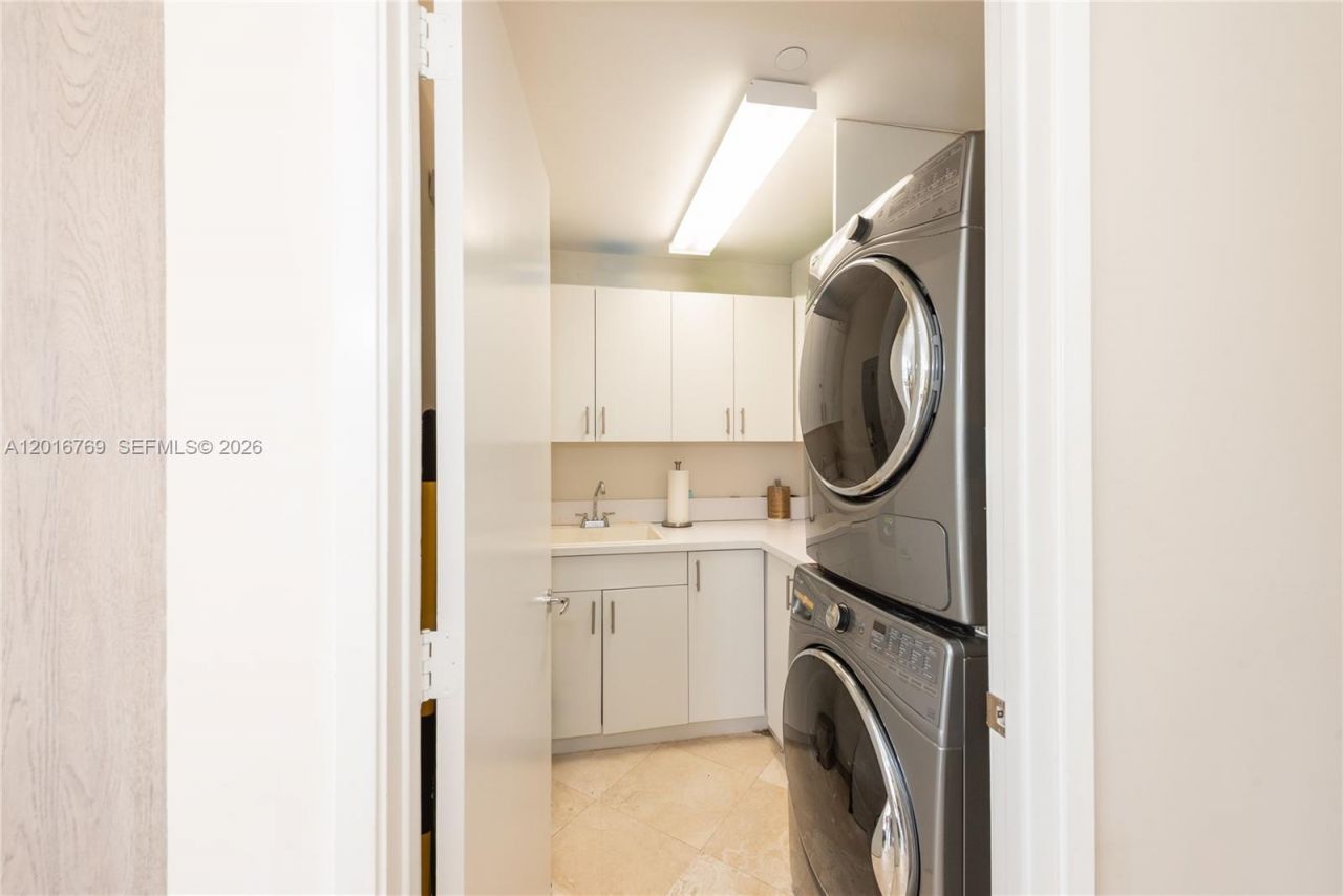 737 Crandon Blvd , Unit 402, Key Biscayne, FL 33149 Photo