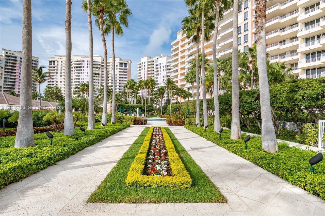 737 Crandon Blvd , Unit 402, Key Biscayne, FL 33149 Photo