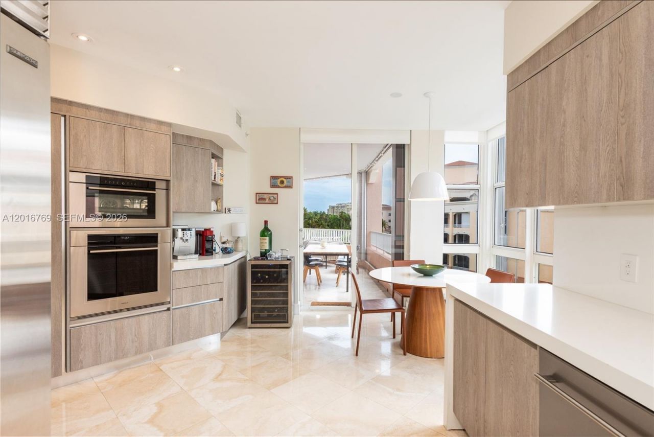737 Crandon Blvd , Unit 402, Key Biscayne, FL 33149 Photo