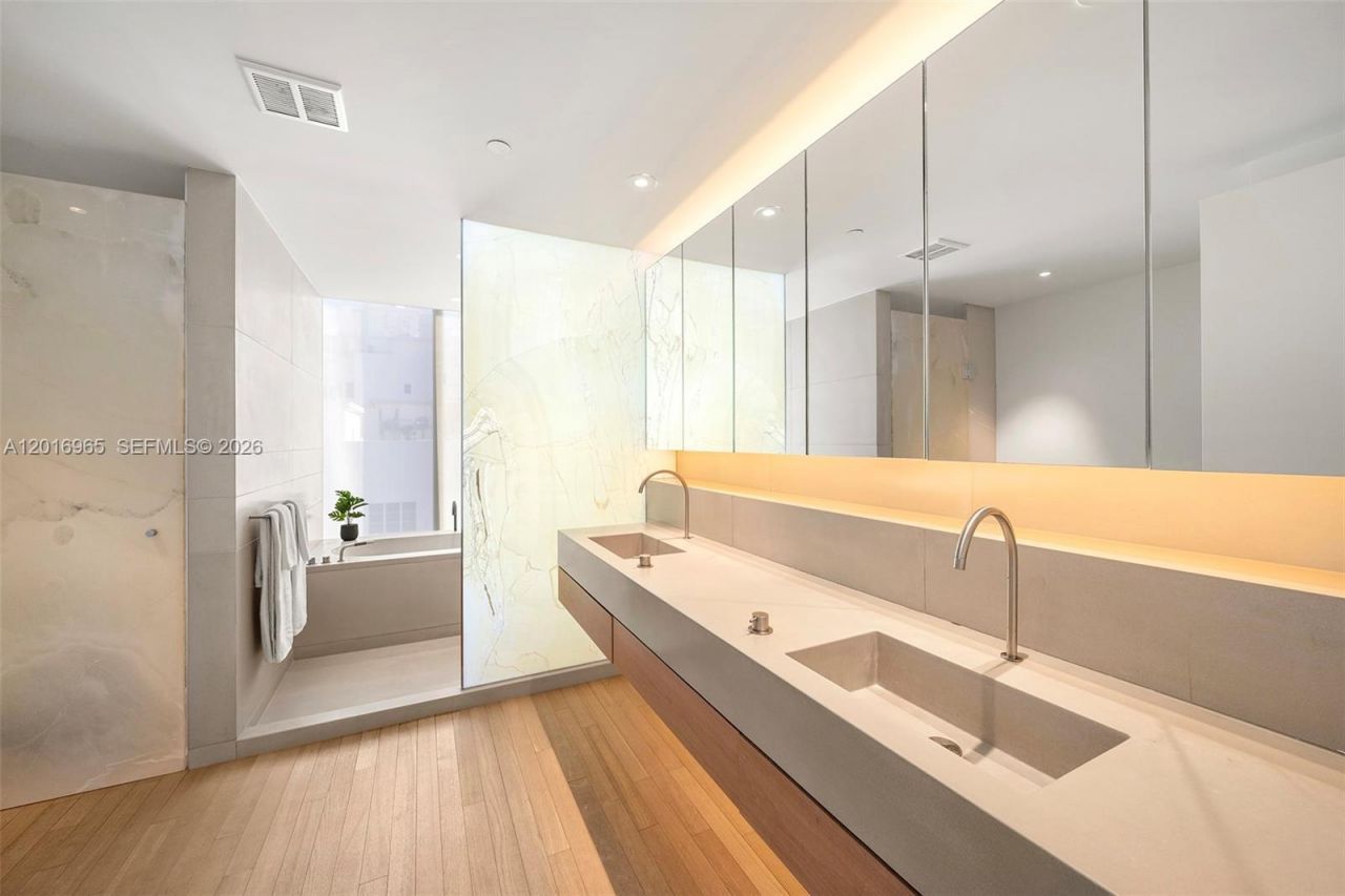 2901 Collins Ave , Unit 901, Miami Beach, FL 33140 Photo