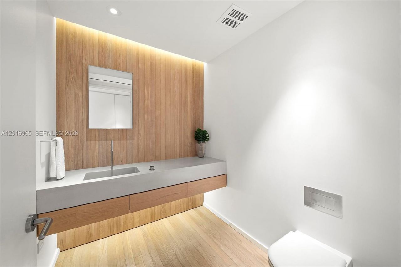 2901 Collins Ave , Unit 901, Miami Beach, FL 33140 Photo