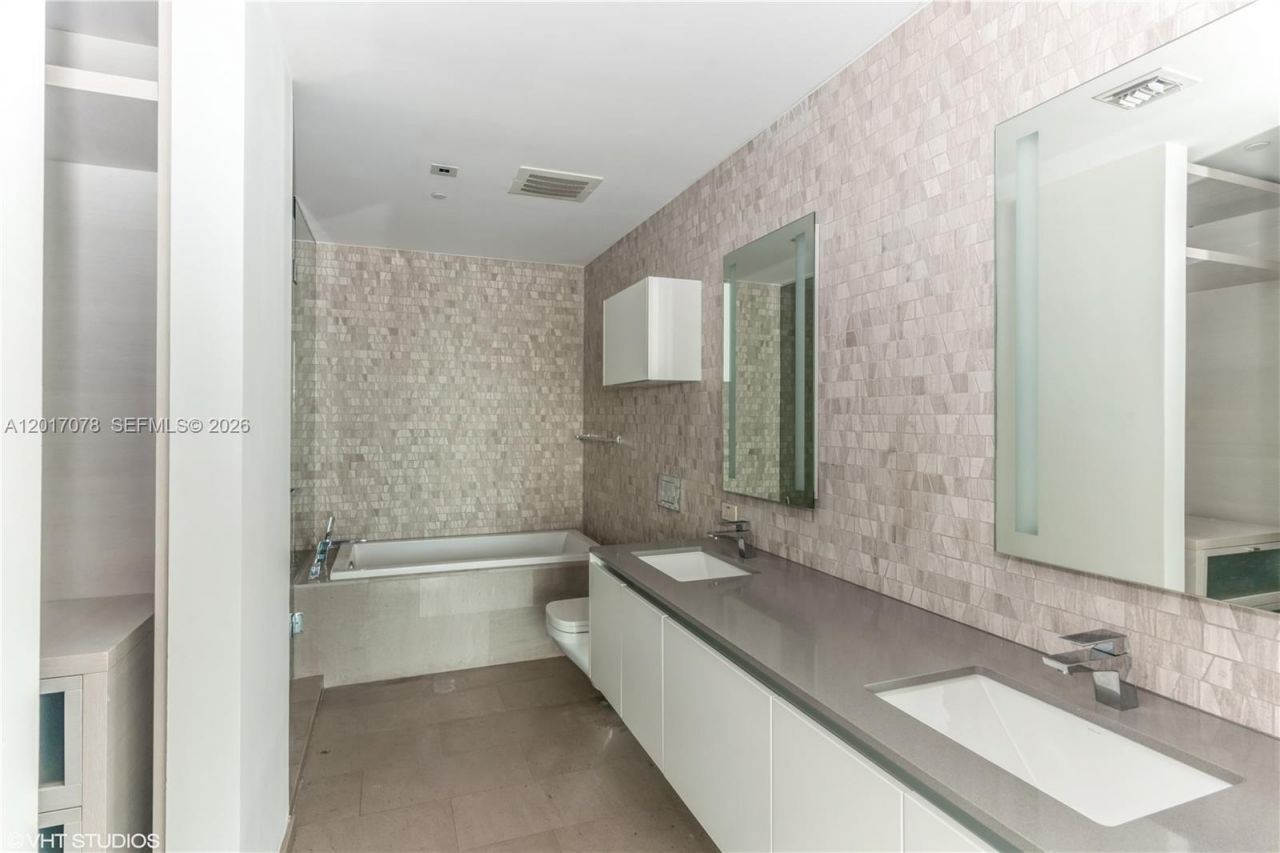 88 SW 7th St , Unit 2508, Miami, FL 33130 Photo