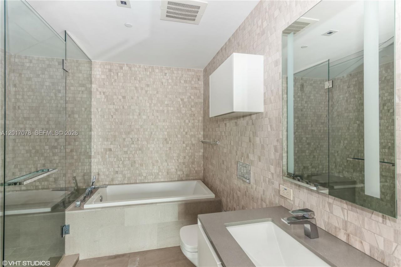 88 SW 7th St , Unit 2508, Miami, FL 33130 Photo