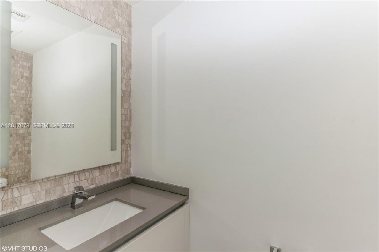 88 SW 7th St , Unit 2508, Miami, FL 33130 Photo