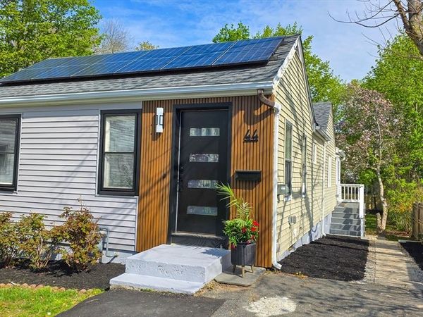 44 Vernon St, Rockland, MA 02370