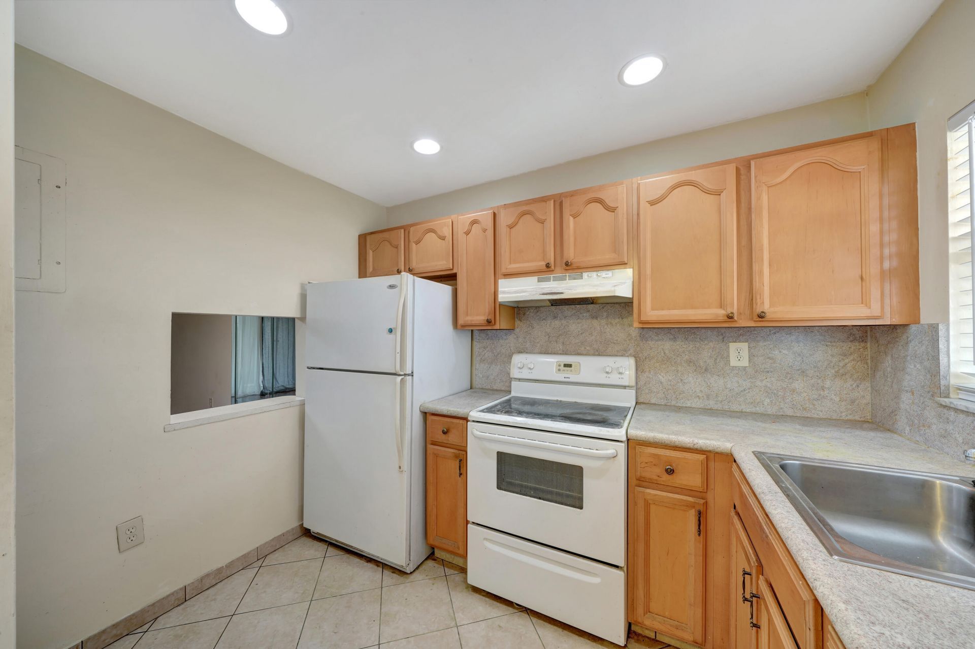 8435 Sunrise Lakes Boulevard, Unit 301, Sunrise, FL 33322 Photo