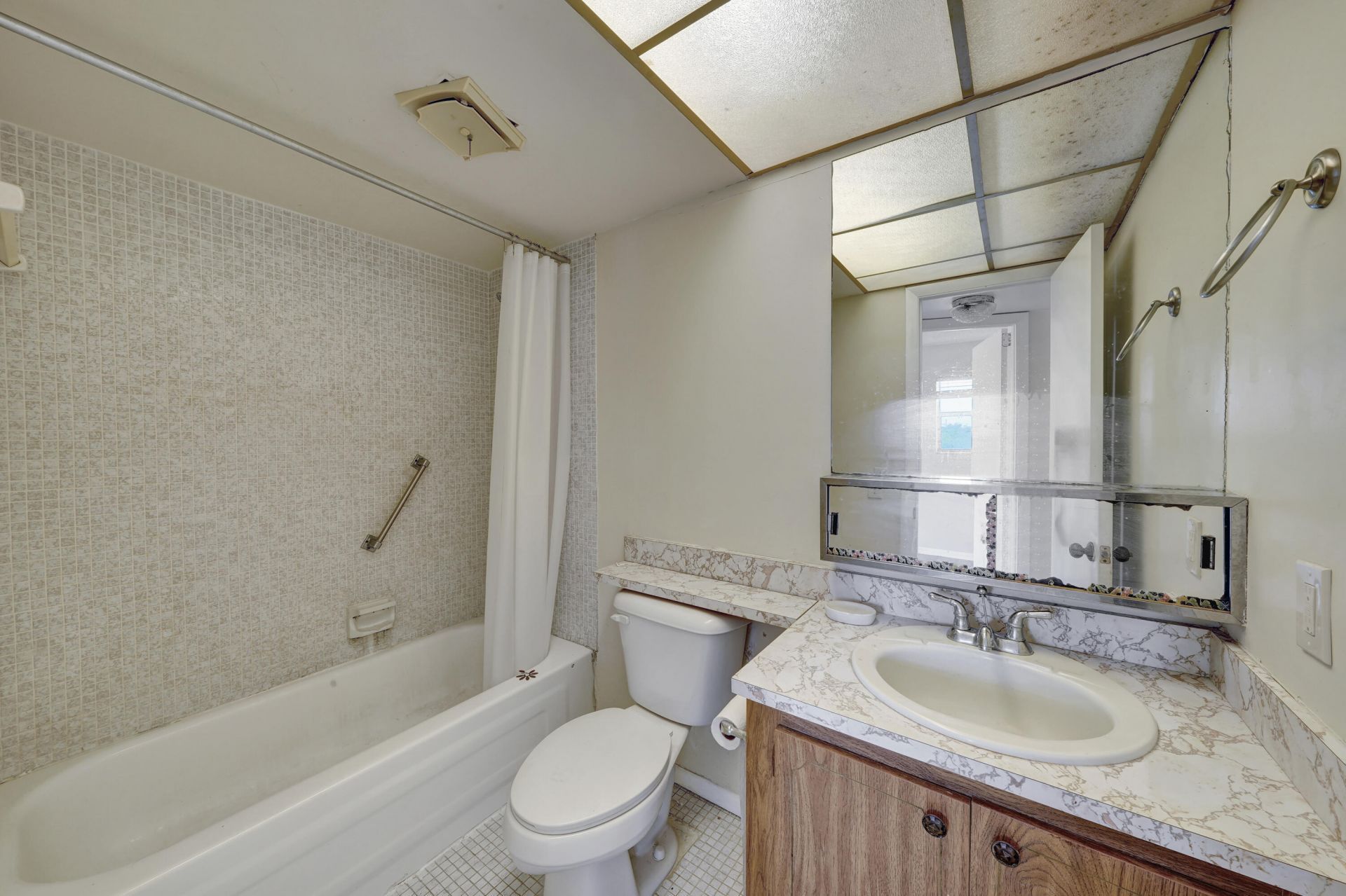 8435 Sunrise Lakes Boulevard, Unit 301, Sunrise, FL 33322 Photo