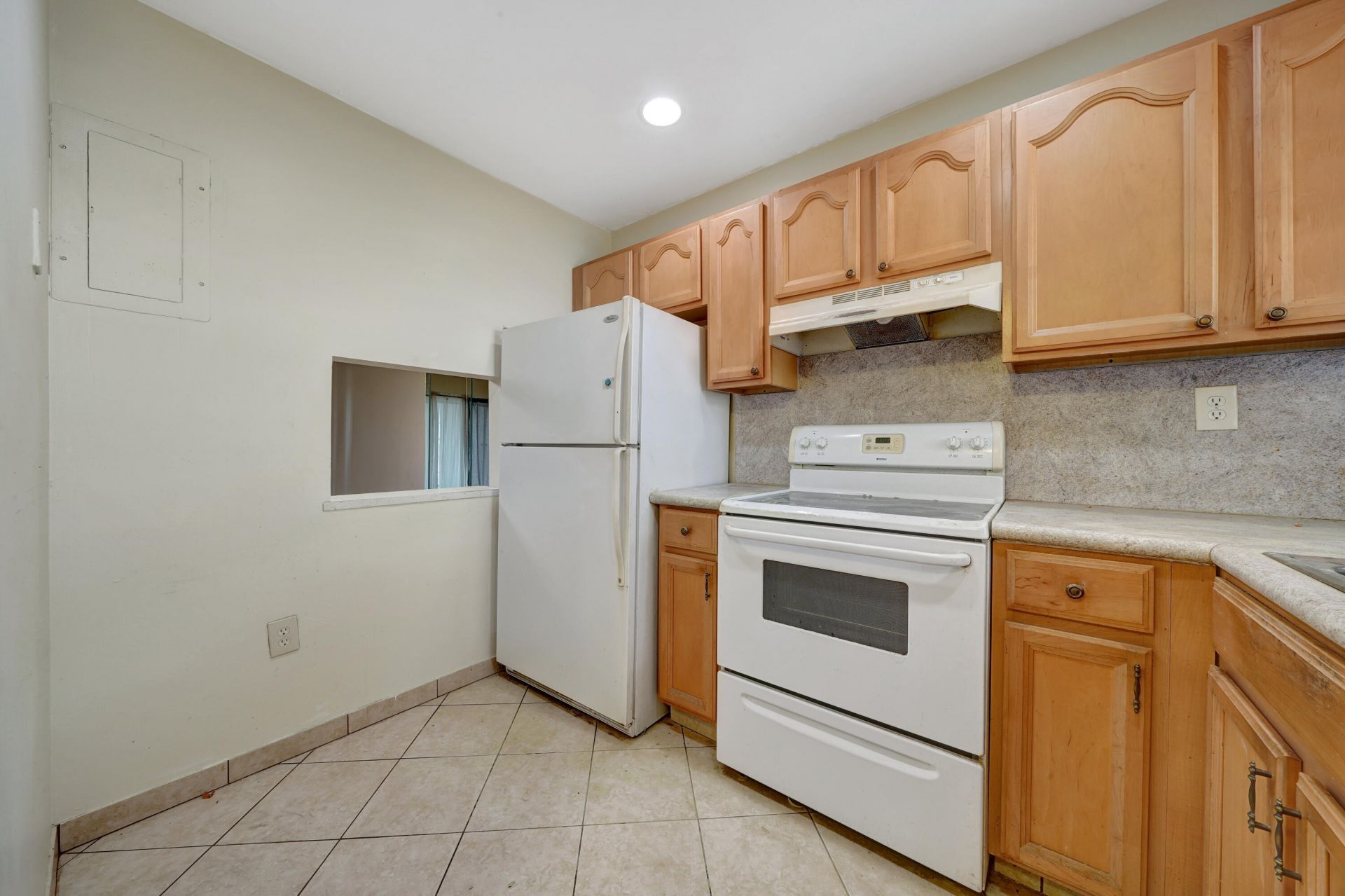 8435 Sunrise Lakes Boulevard, Unit 301, Sunrise, FL 33322 Photo