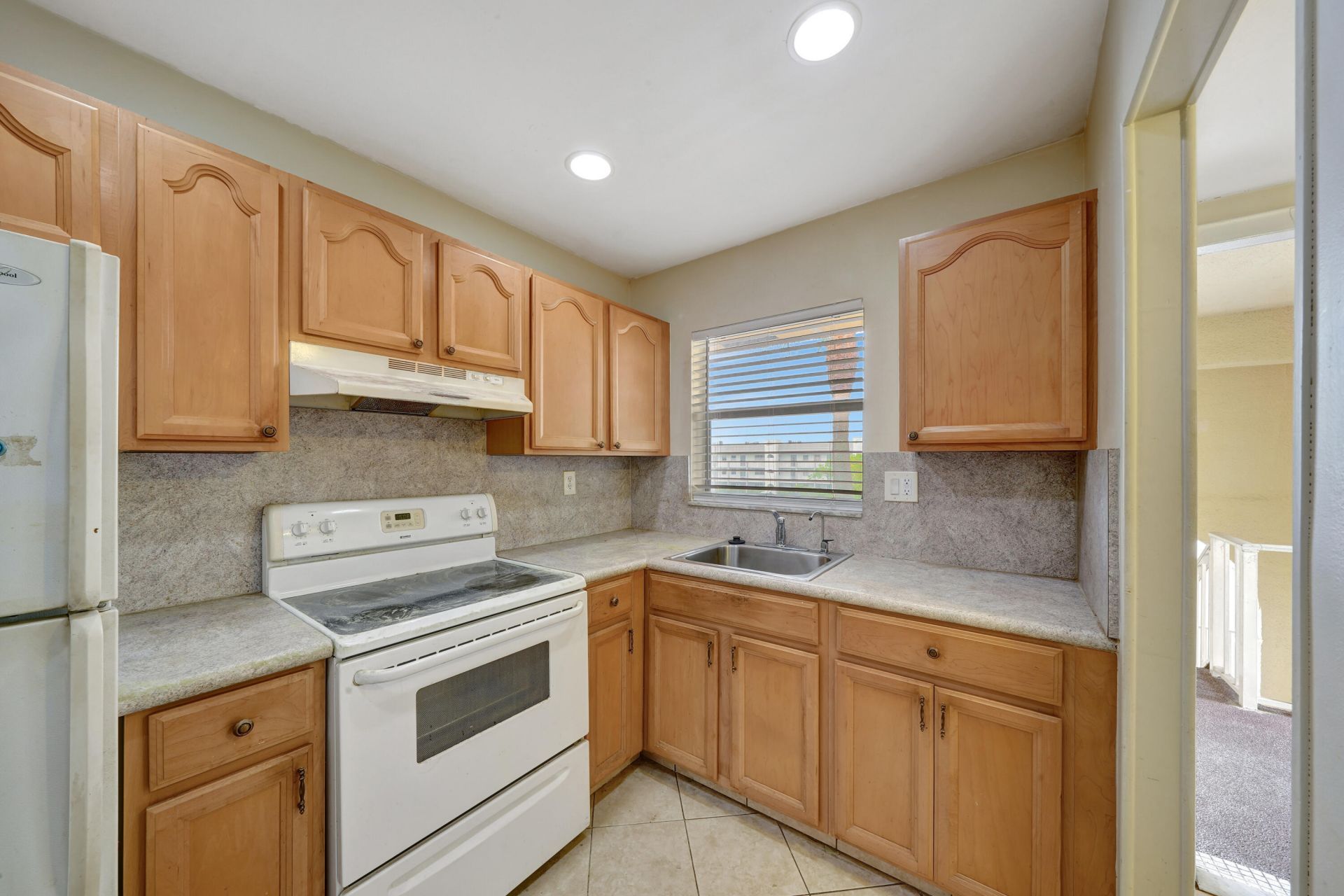 8435 Sunrise Lakes Boulevard, Unit 301, Sunrise, FL 33322 Photo