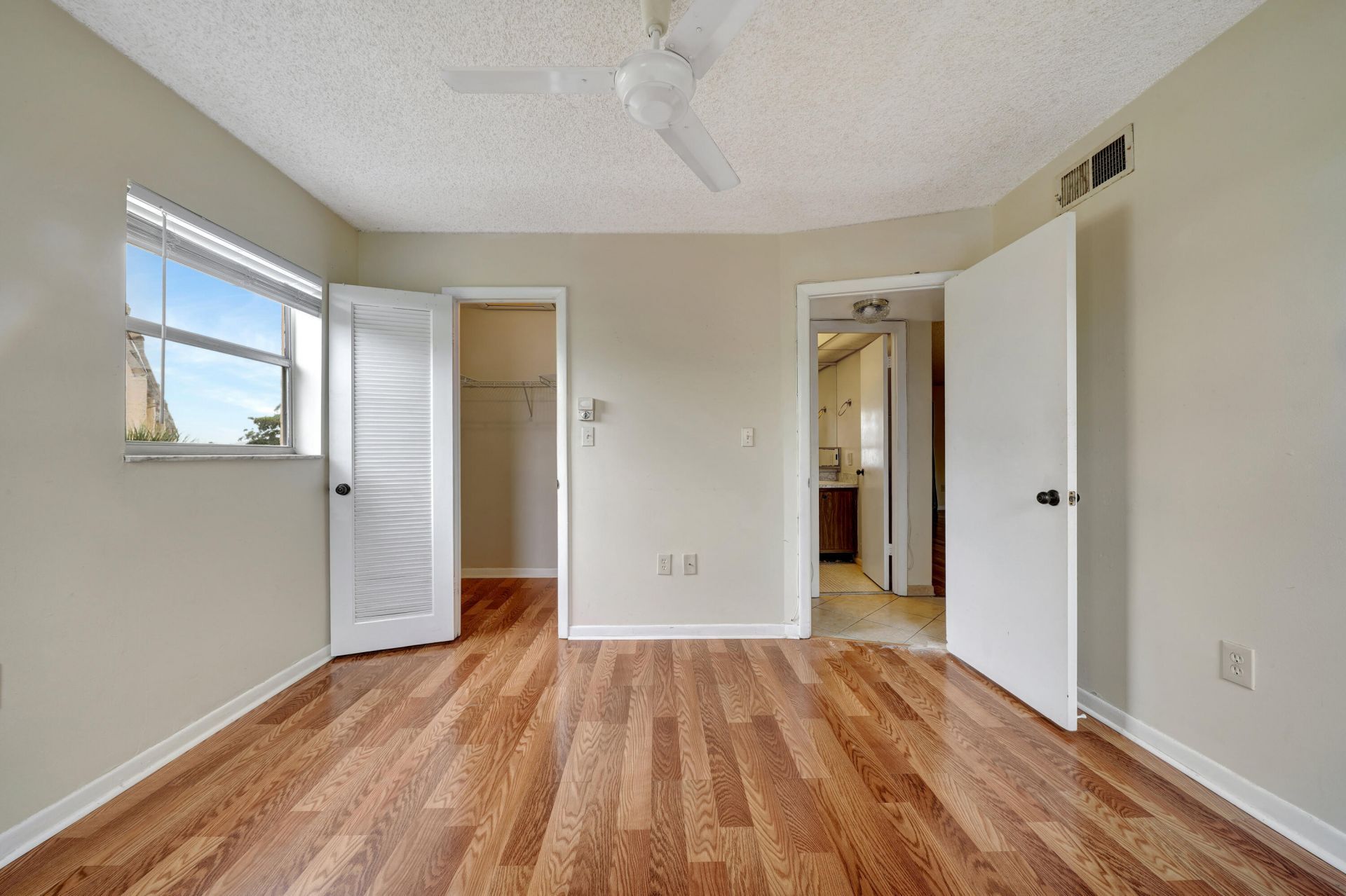 8435 Sunrise Lakes Boulevard, Unit 301, Sunrise, FL 33322 Photo