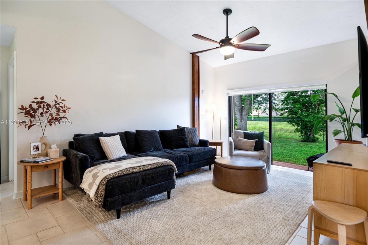1110 Cedar Creek Way , Davie, FL 33325 Photo