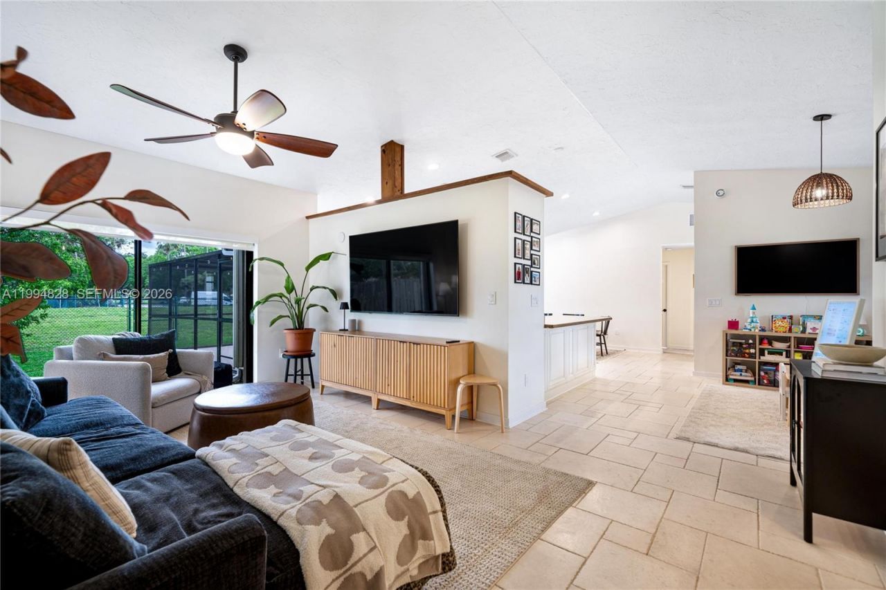 1110 Cedar Creek Way , Davie, FL 33325 Photo