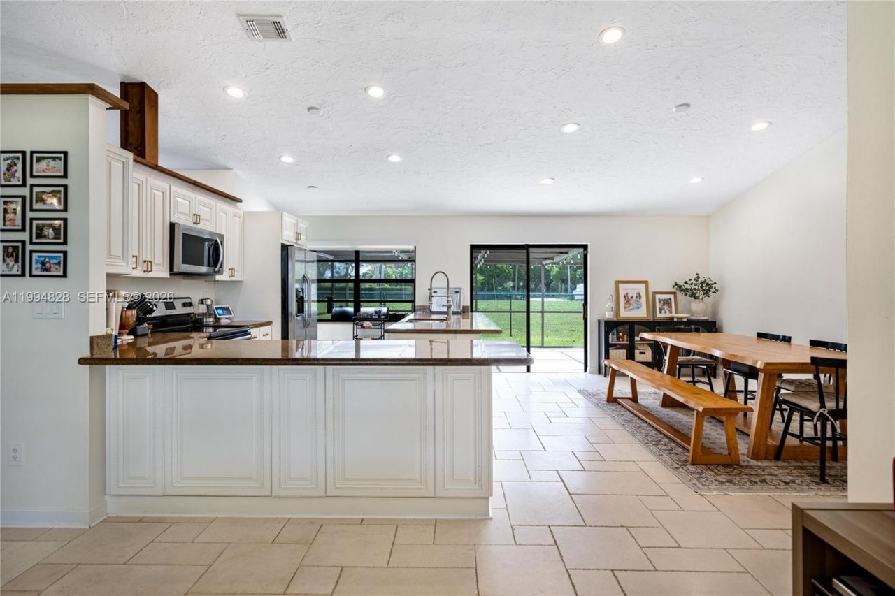 1110 Cedar Creek Way , Davie, FL 33325 Photo