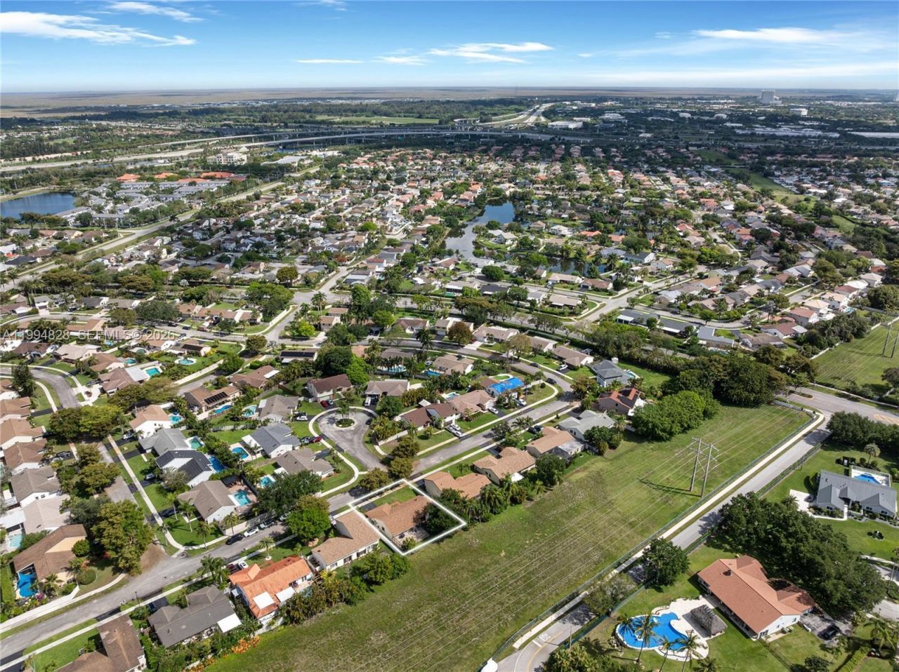 1110 Cedar Creek Way , Davie, FL 33325 Photo