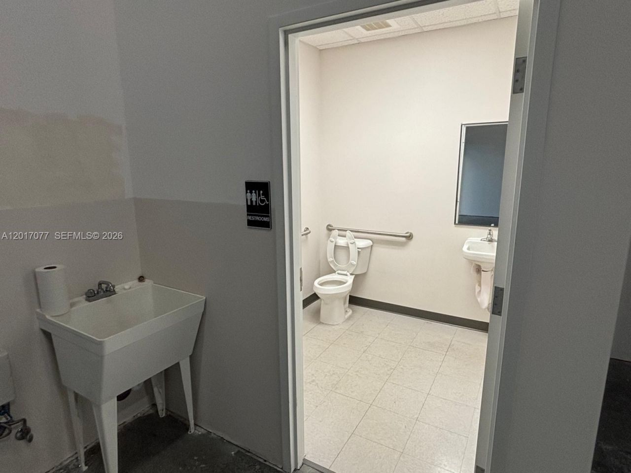 10380 W State Road 84 , Davie, FL 33324 Photo