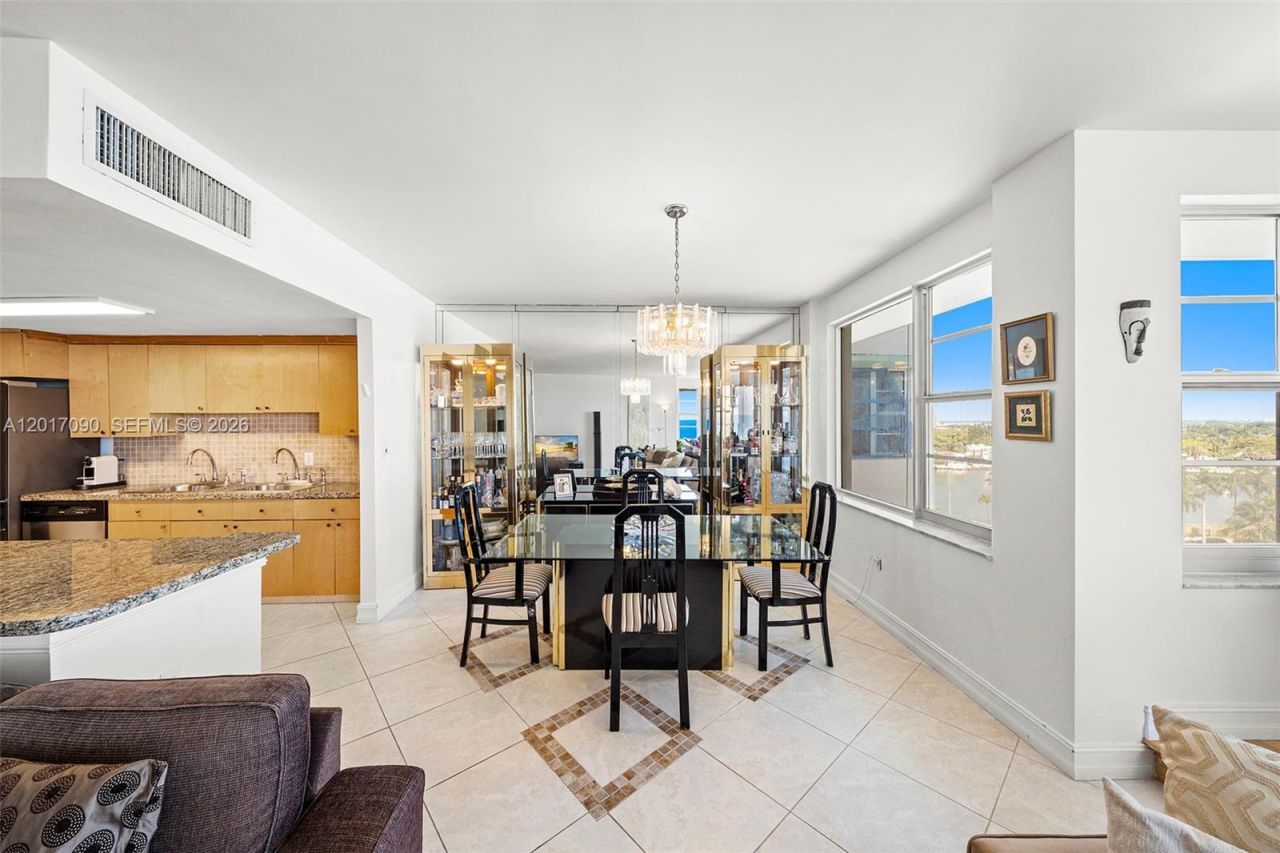 5255 Collins Ave, Unit 9F, Miami Beach, FL 33140 Photo