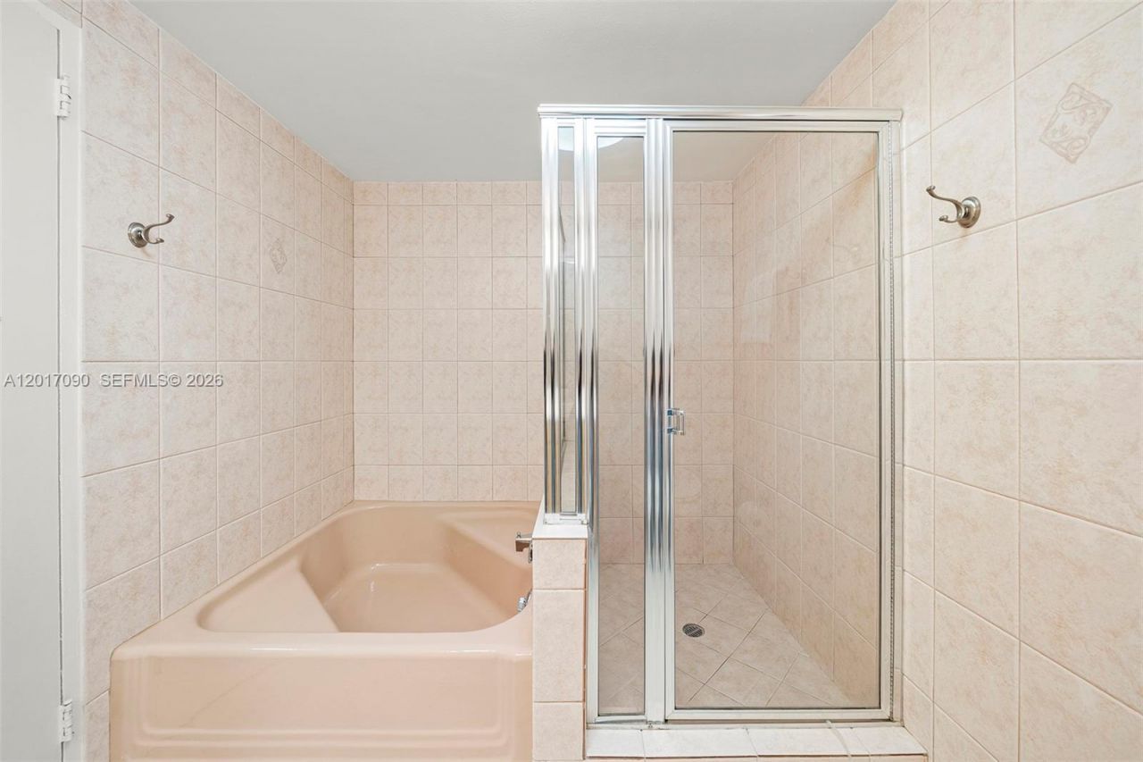 5255 Collins Ave, Unit 9F, Miami Beach, FL 33140 Photo